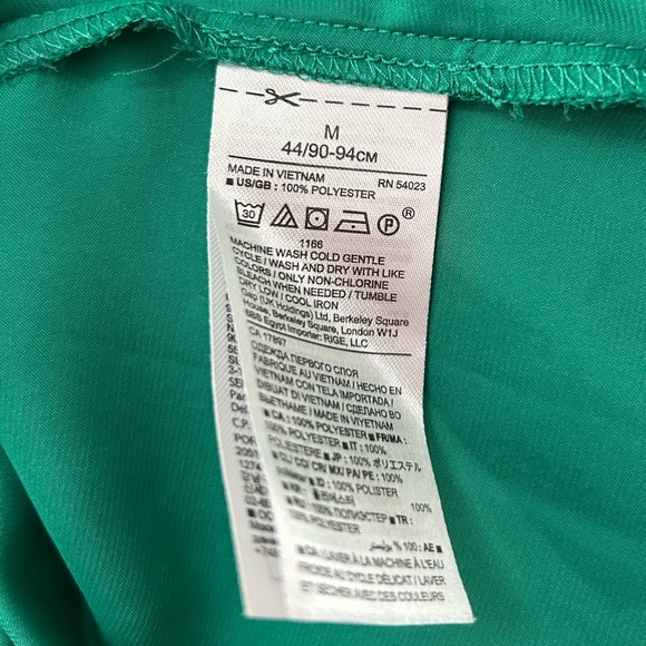 Banana Republic long sleeve blouse with hidden closure. Size medium. - Picture 3 of 4